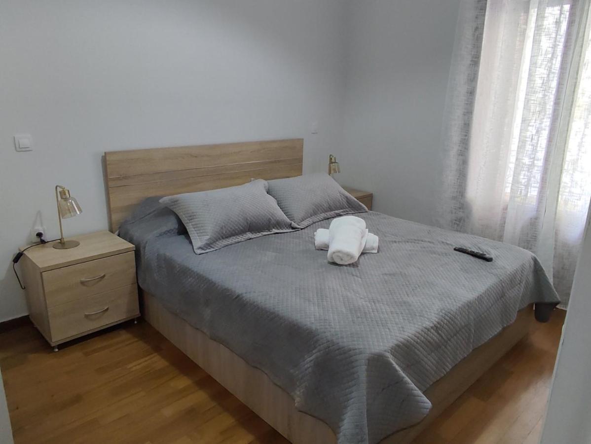 Dr. J. Spon Apartment Nafpaktos Esterno foto