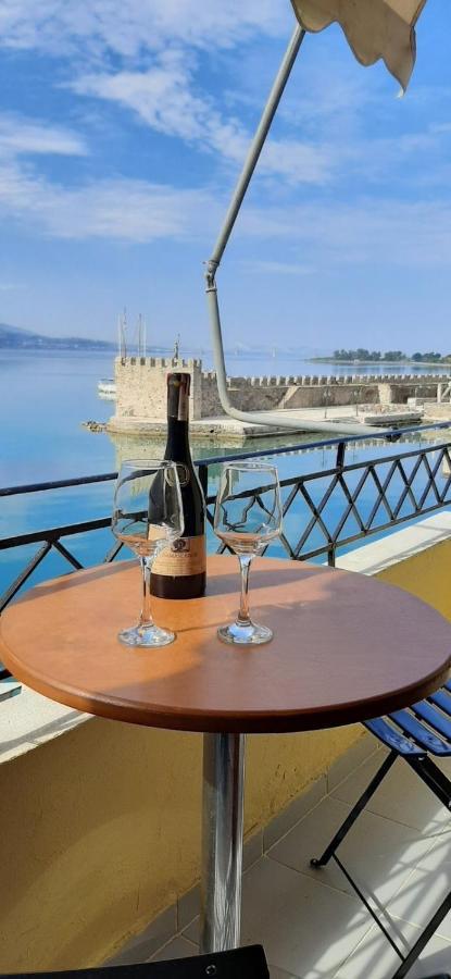 Dr. J. Spon Apartment Nafpaktos Esterno foto