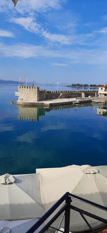 Dr. J. Spon Apartment Nafpaktos Esterno foto
